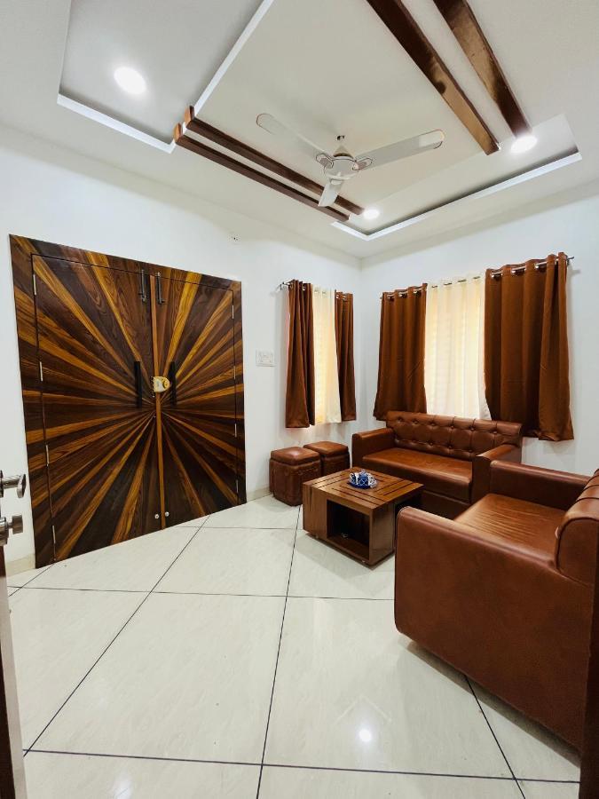 Shyam Sudha Home Stay Uddzsaín Kültér fotó
